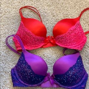 2 Victoria’s Secret Very Sexy Push-up bras, 32C
